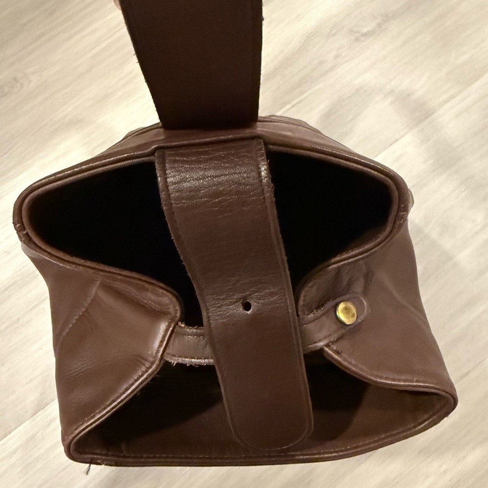 Coach vintage Brown Leather buckle Sling backpack - Picture 5 of 10